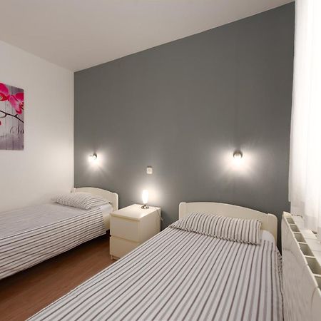 Apartments Dorijan With Pool 马图利 外观 照片