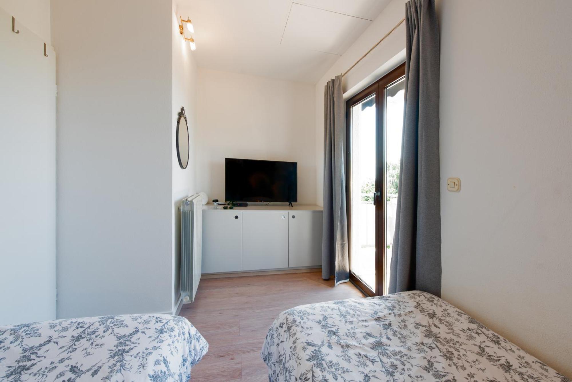 Apartments Dorijan With Pool 马图利 外观 照片