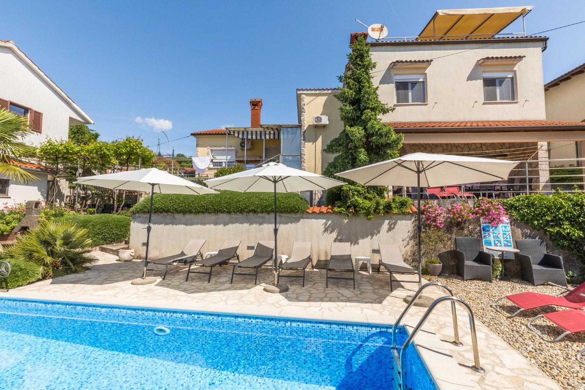 Apartments Dorijan With Pool 马图利 外观 照片